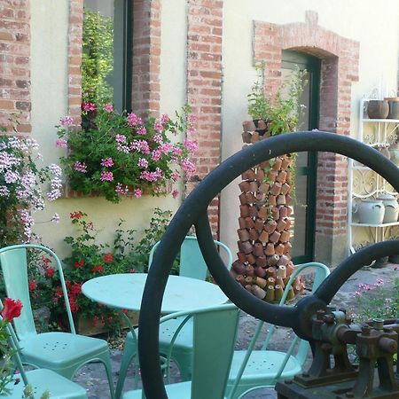 Bed and Breakfast Au Fond De La Cour Veyre-Monton Esterno foto