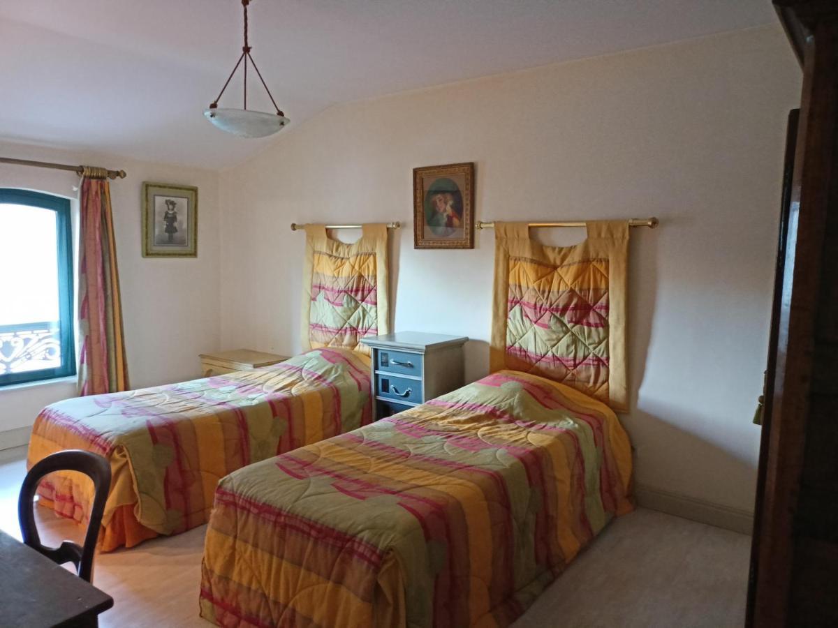 Bed and Breakfast Au Fond De La Cour Veyre-Monton Esterno foto