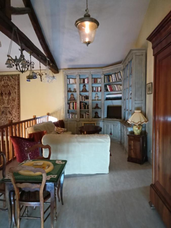 Bed and Breakfast Au Fond De La Cour Veyre-Monton Esterno foto