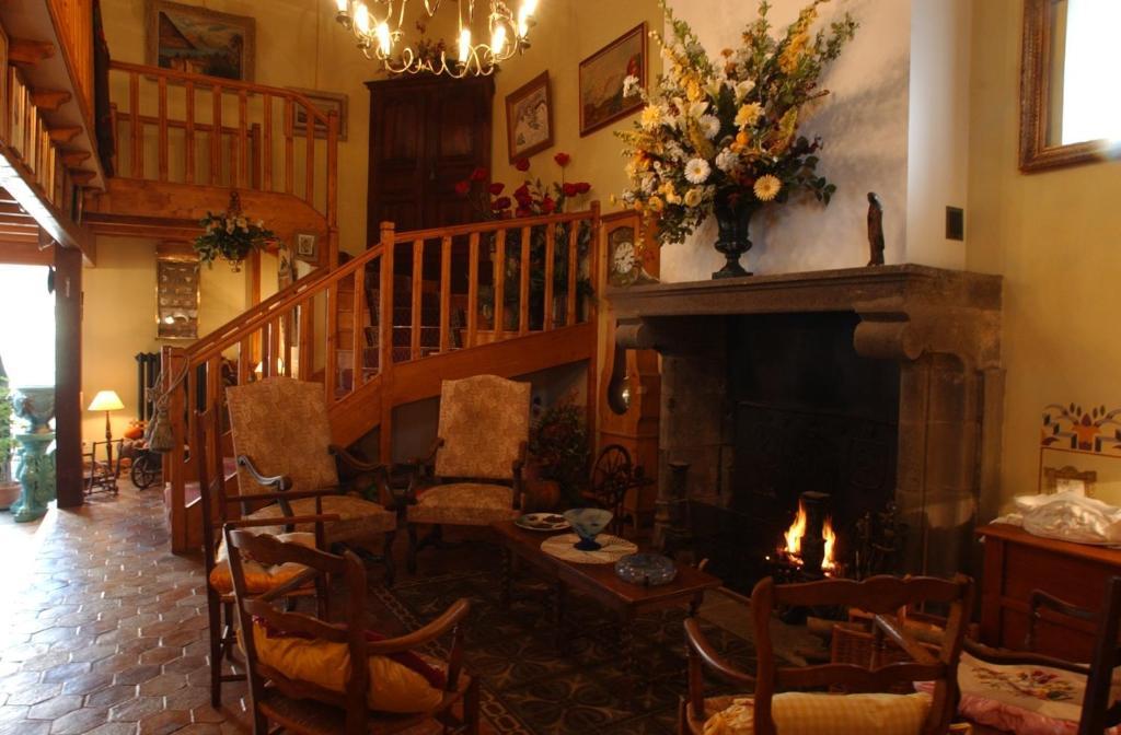 Bed and Breakfast Au Fond De La Cour Veyre-Monton Esterno foto