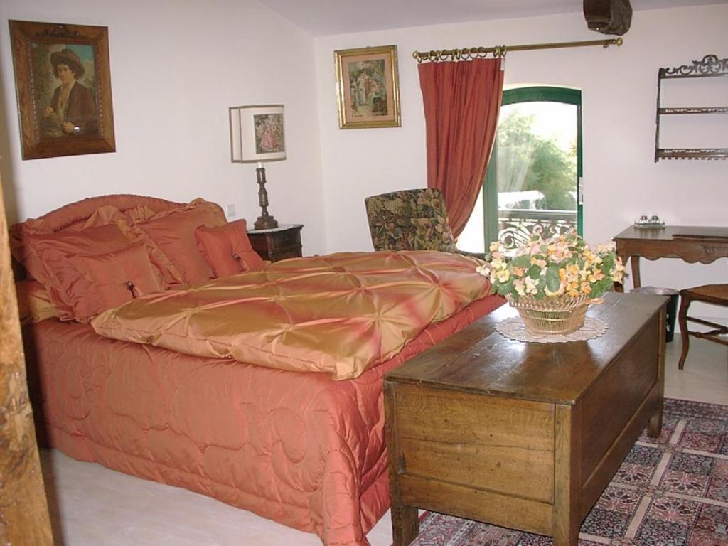 Bed and Breakfast Au Fond De La Cour Veyre-Monton Camera foto